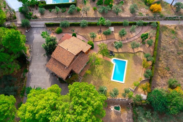 4 sypialnia Finka/Dom wiejski na sprzedaż w Orba z basenem garażem - 899 000 € (Ref: 9997383)