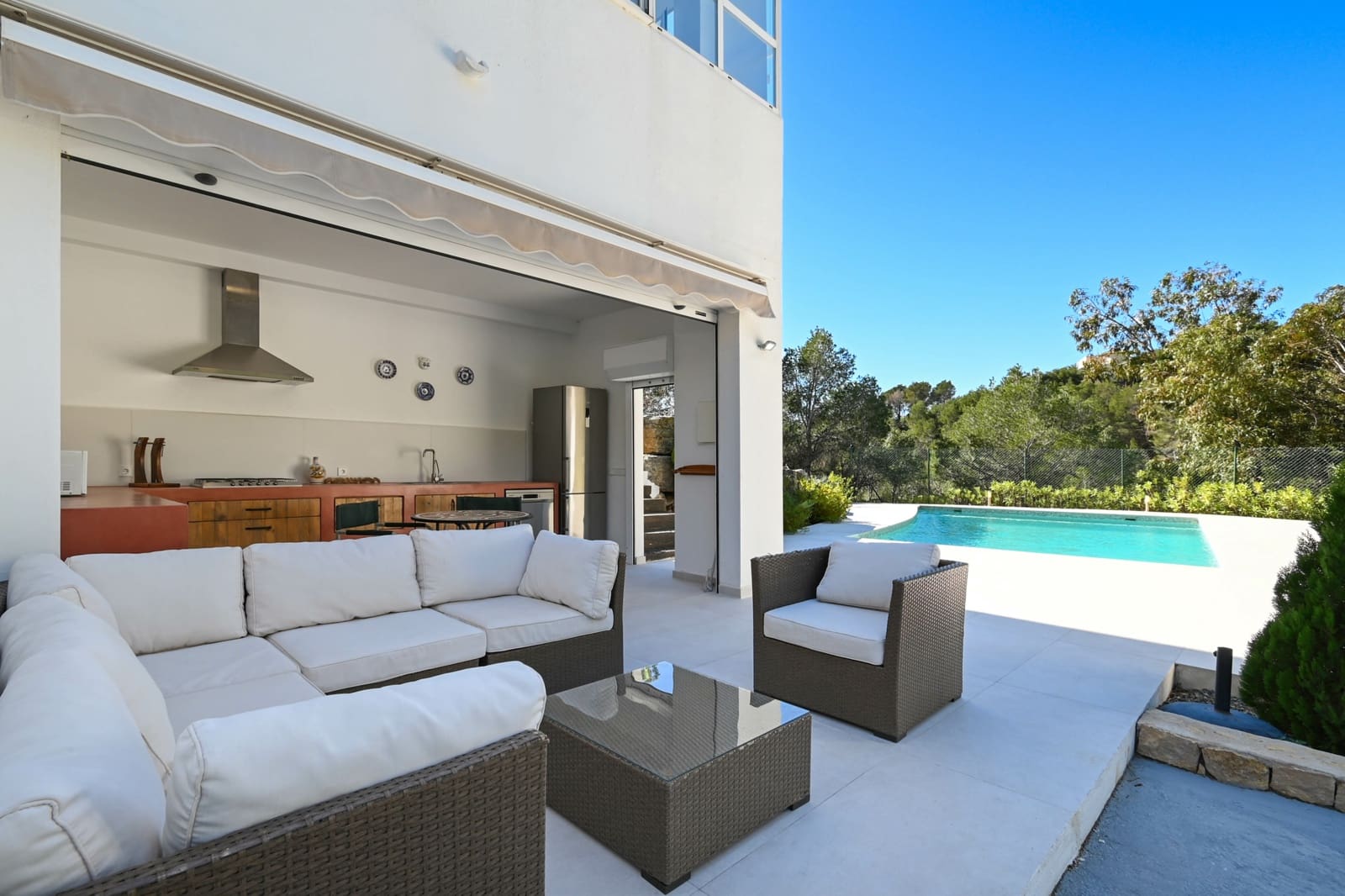 4 bedroom Villa for sale in Altea with pool garage - € 1,295,000 (Ref: 9997399)