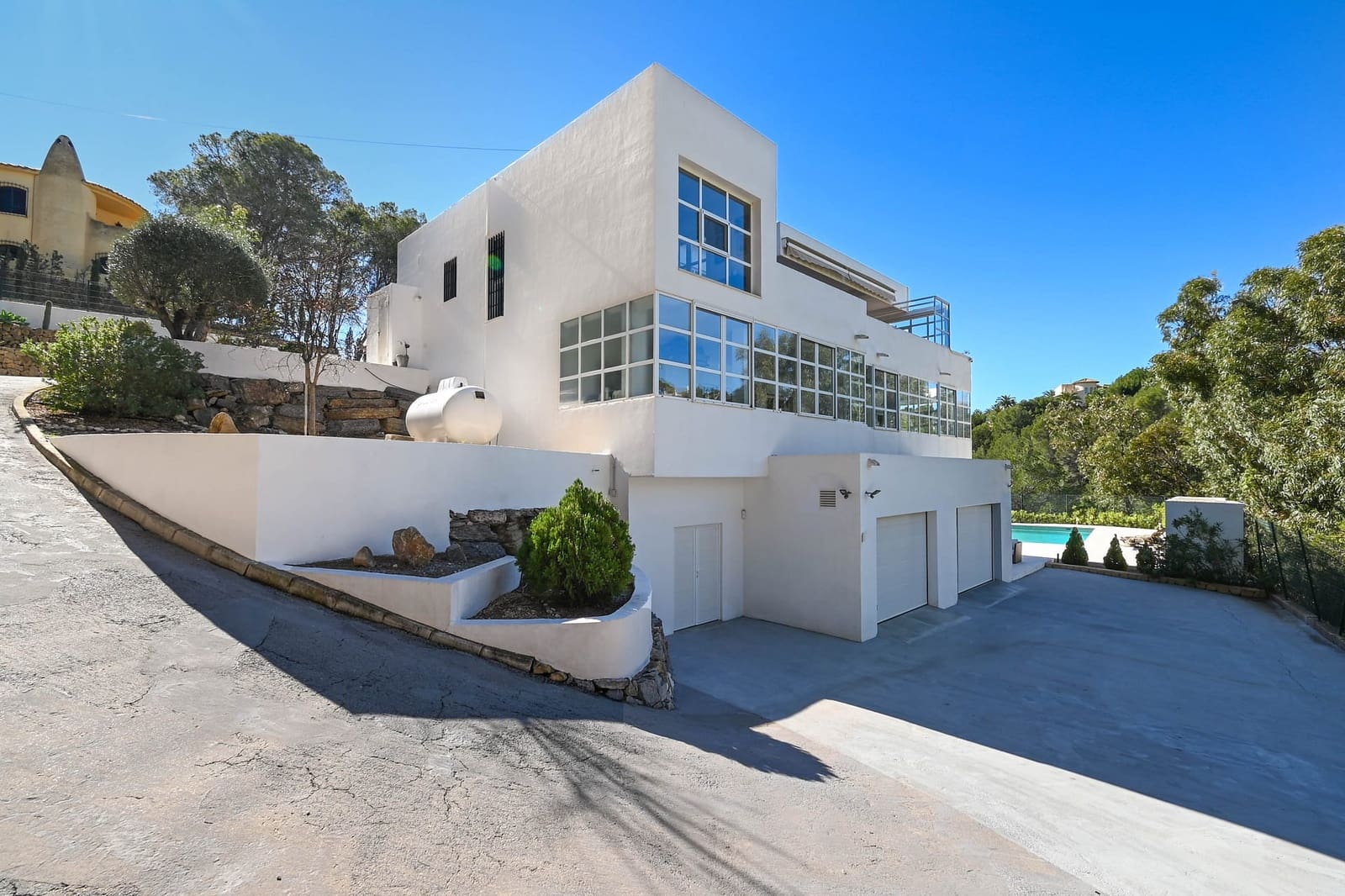 4 bedroom Villa for sale in Altea with pool garage - € 1,295,000 (Ref: 9997399)