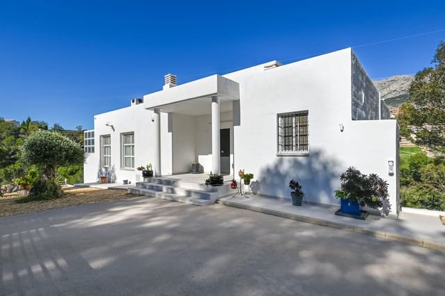4 bedroom Villa for sale in Altea with pool garage - € 1,295,000 (Ref: 9997399)