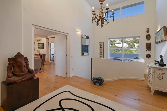 4 bedroom Villa for sale in Altea with pool garage - € 1,295,000 (Ref: 9997399)