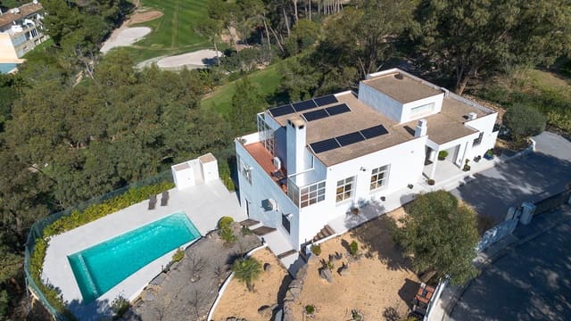 4 bedroom Villa for sale in Altea with pool garage - € 1,295,000 (Ref: 9997399)