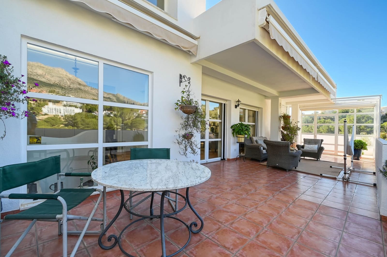 4 bedroom Villa for sale in Altea with pool garage - € 1,295,000 (Ref: 9997399)
