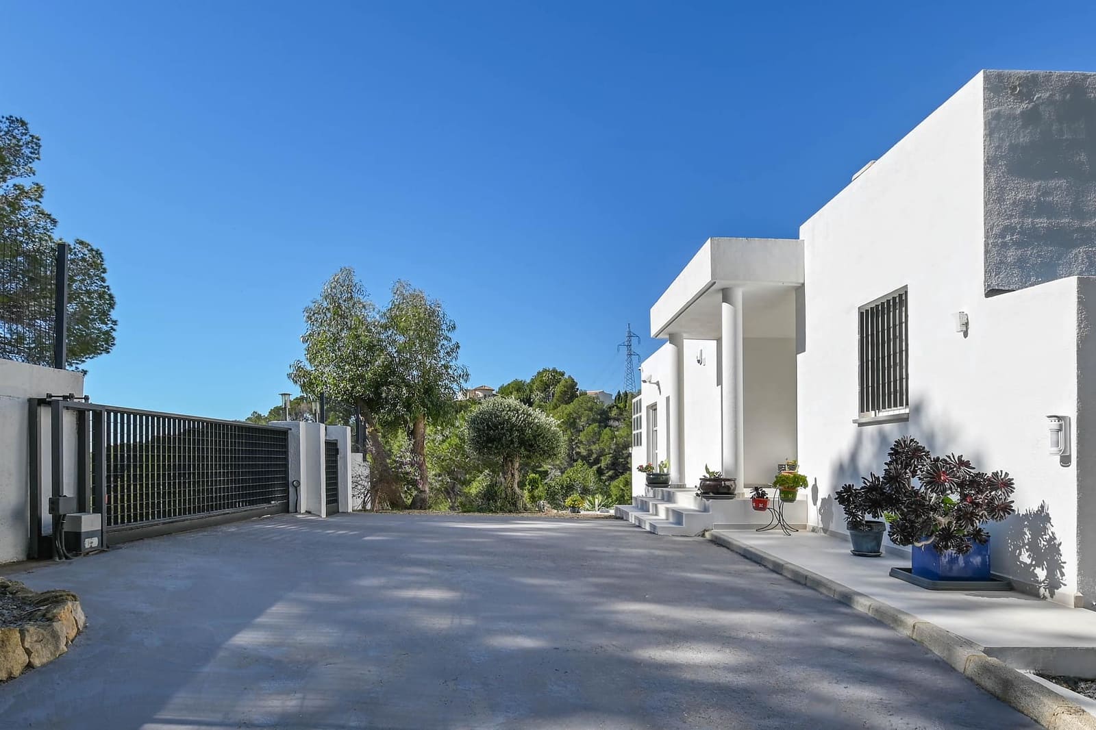 4 bedroom Villa for sale in Altea with pool garage - € 1,295,000 (Ref: 9997399)