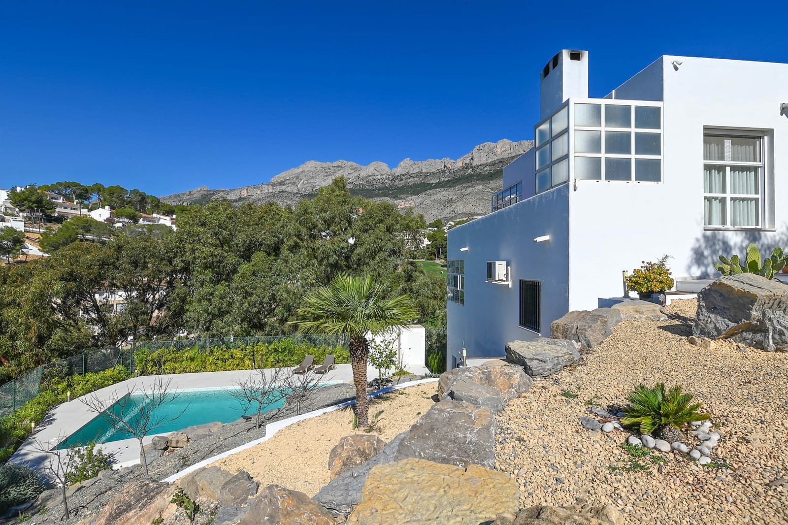 4 bedroom Villa for sale in Altea with pool garage - € 1,295,000 (Ref: 9997399)