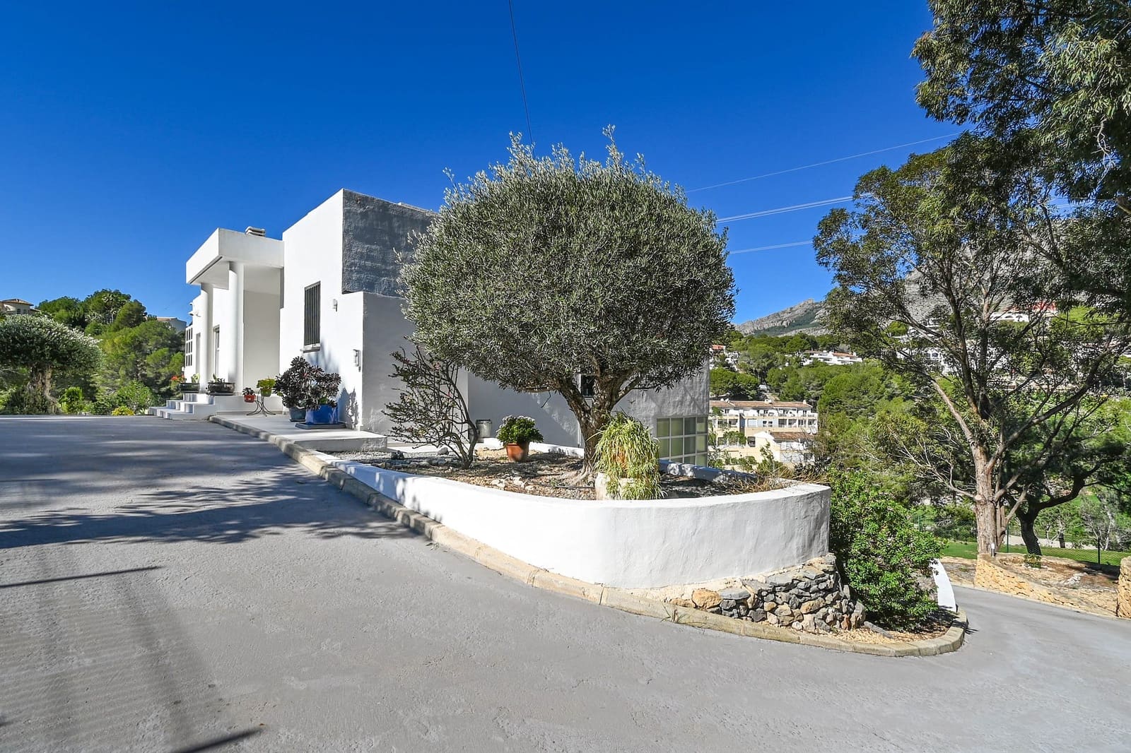4 bedroom Villa for sale in Altea with pool garage - € 1,295,000 (Ref: 9997399)