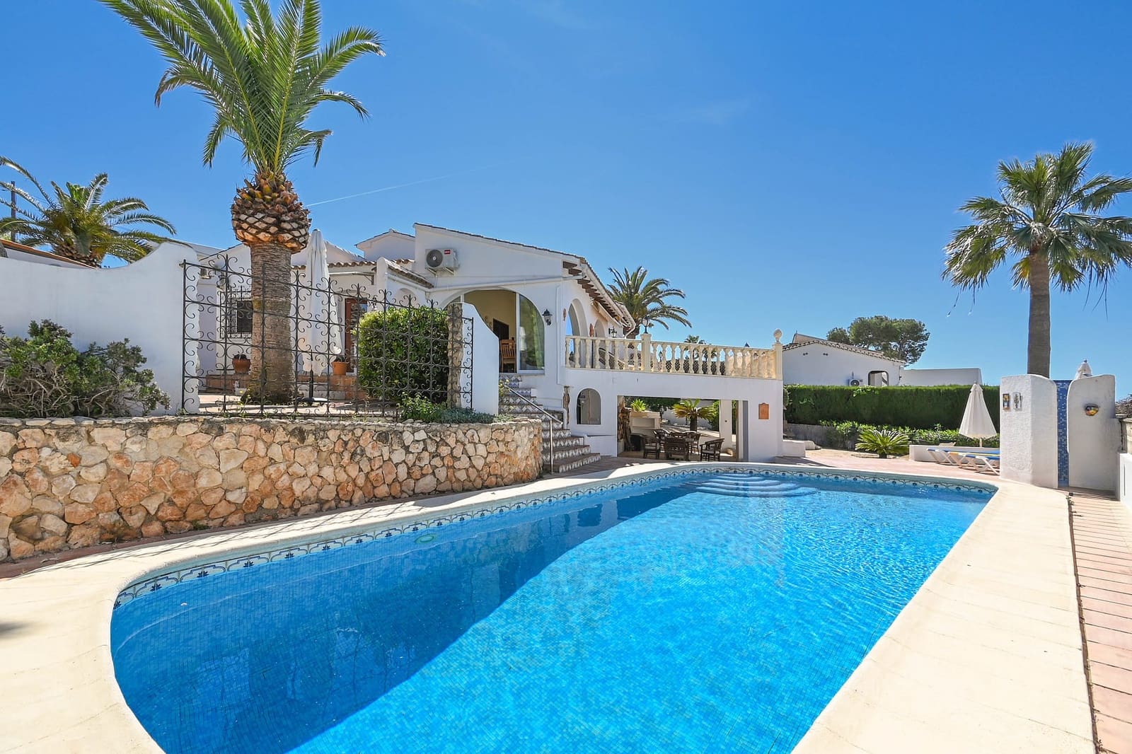 Chalet de 3 habitaciones en Moraira en venta con piscina - 1.150.000 € (Ref: 9997401)