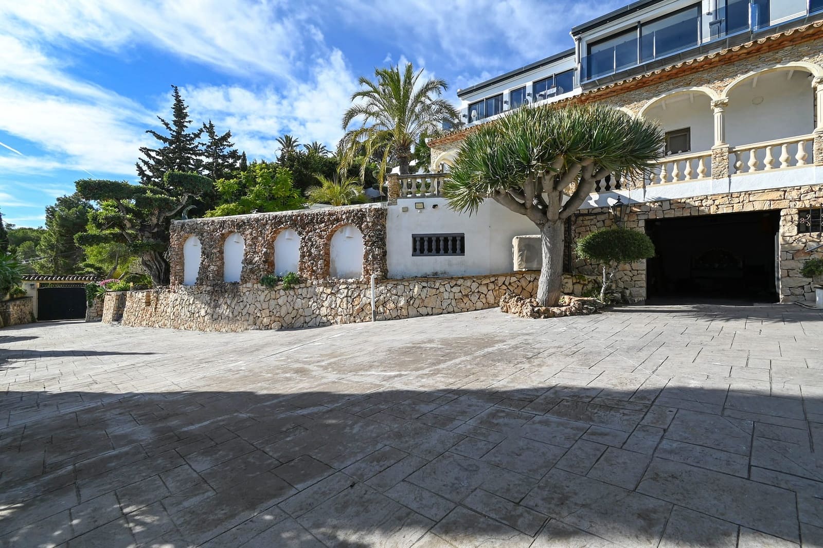 6 soveværelse Villa til salg i Benissa med swimmingpool garage - € 3.900.000 (Ref: 9997402)