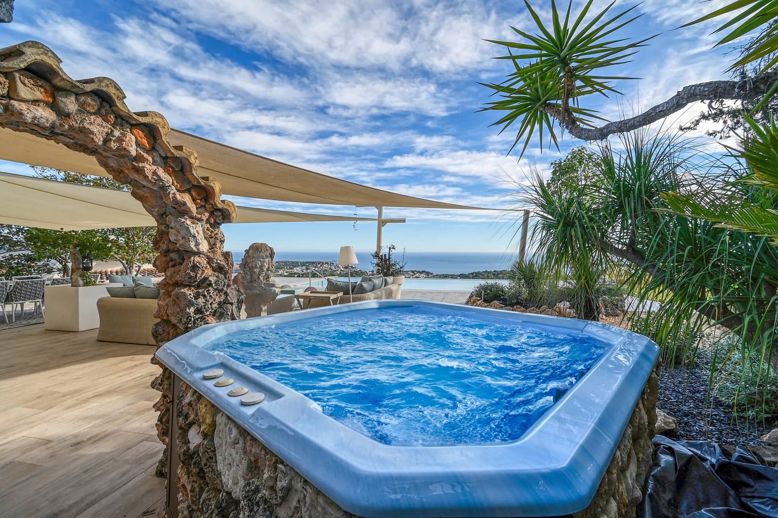 6 soveværelse Villa til salg i Benissa med swimmingpool garage - € 3.900.000 (Ref: 9997402)