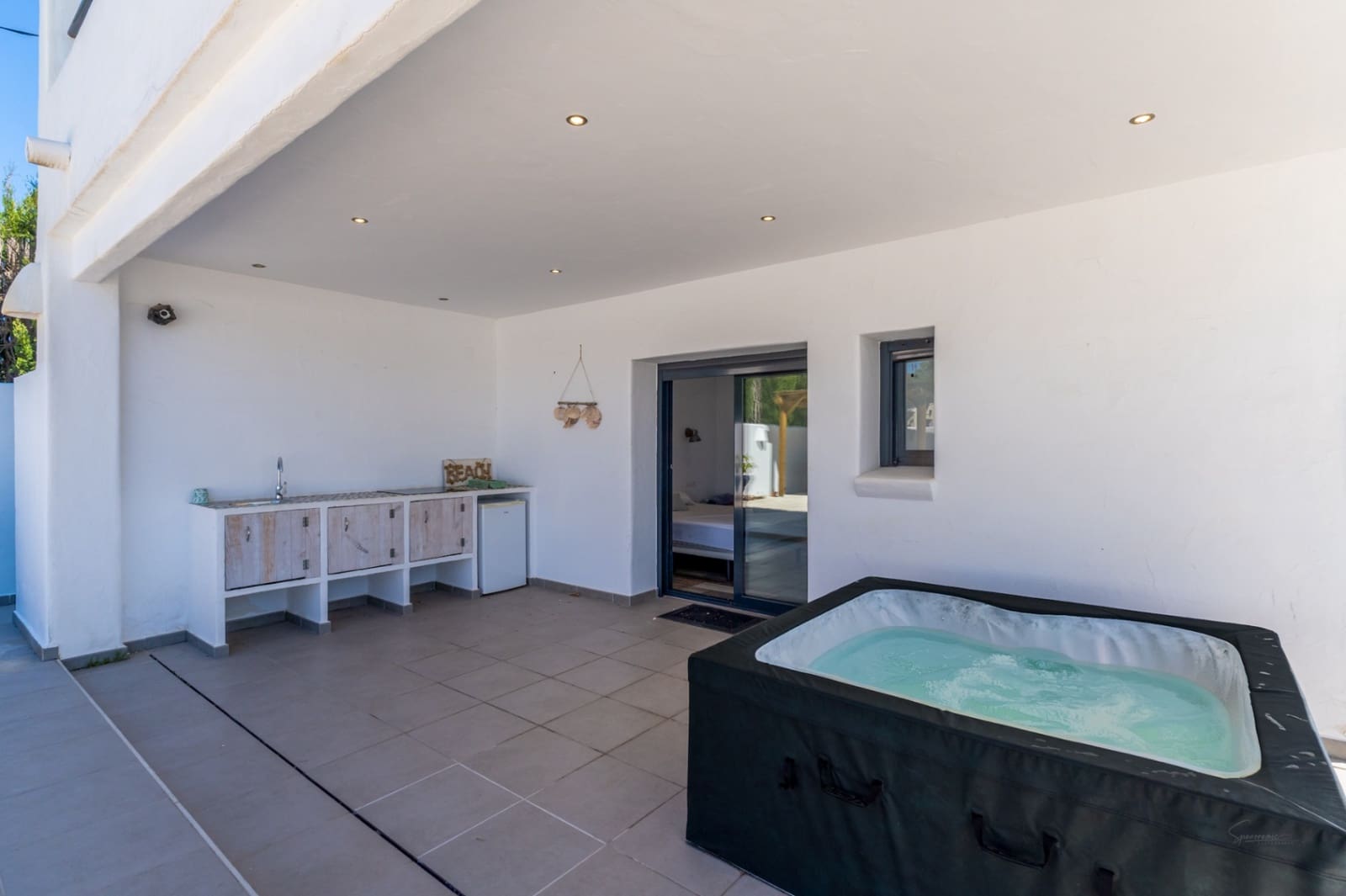 6 slaapkamer Villa te koop in Arenal met zwembad garage - € 1.250.000 (Ref: 9997431)