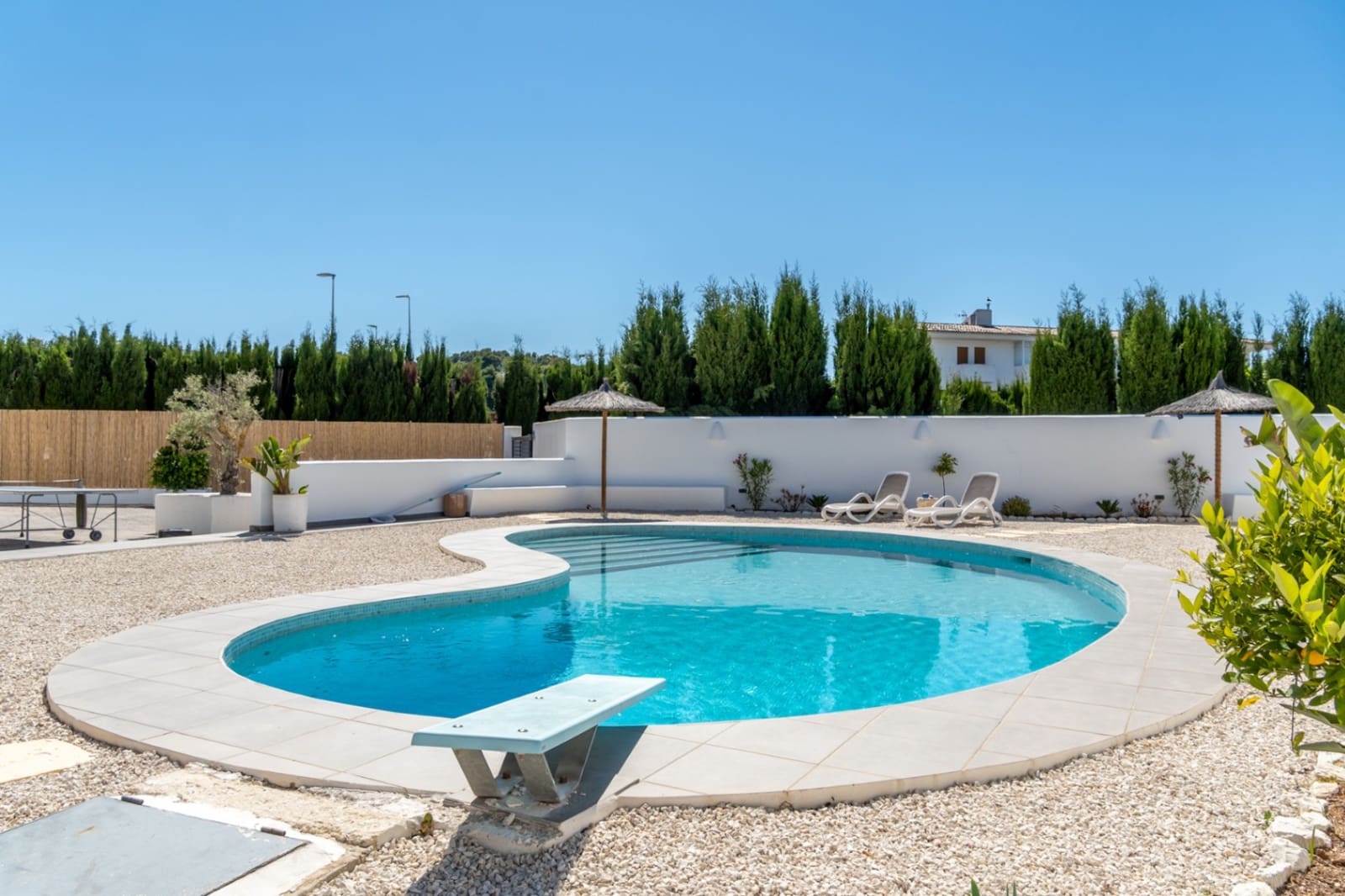 6 slaapkamer Villa te koop in Arenal met zwembad garage - € 1.250.000 (Ref: 9997431)