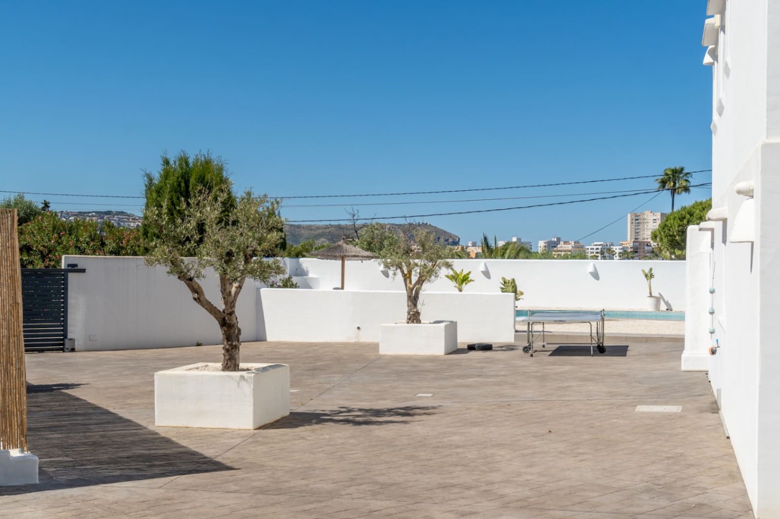 6 slaapkamer Villa te koop in Arenal met zwembad garage - € 1.250.000 (Ref: 9997431)