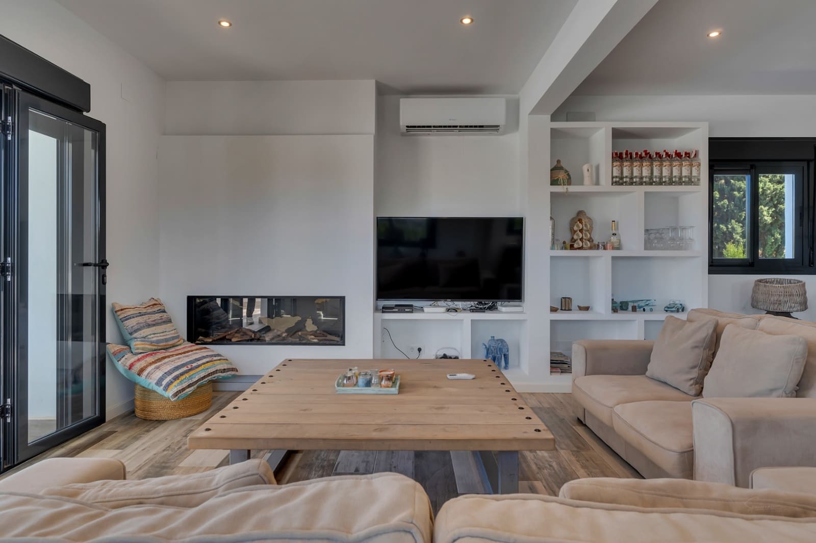 6 slaapkamer Villa te koop in Arenal met zwembad garage - € 1.250.000 (Ref: 9997431)