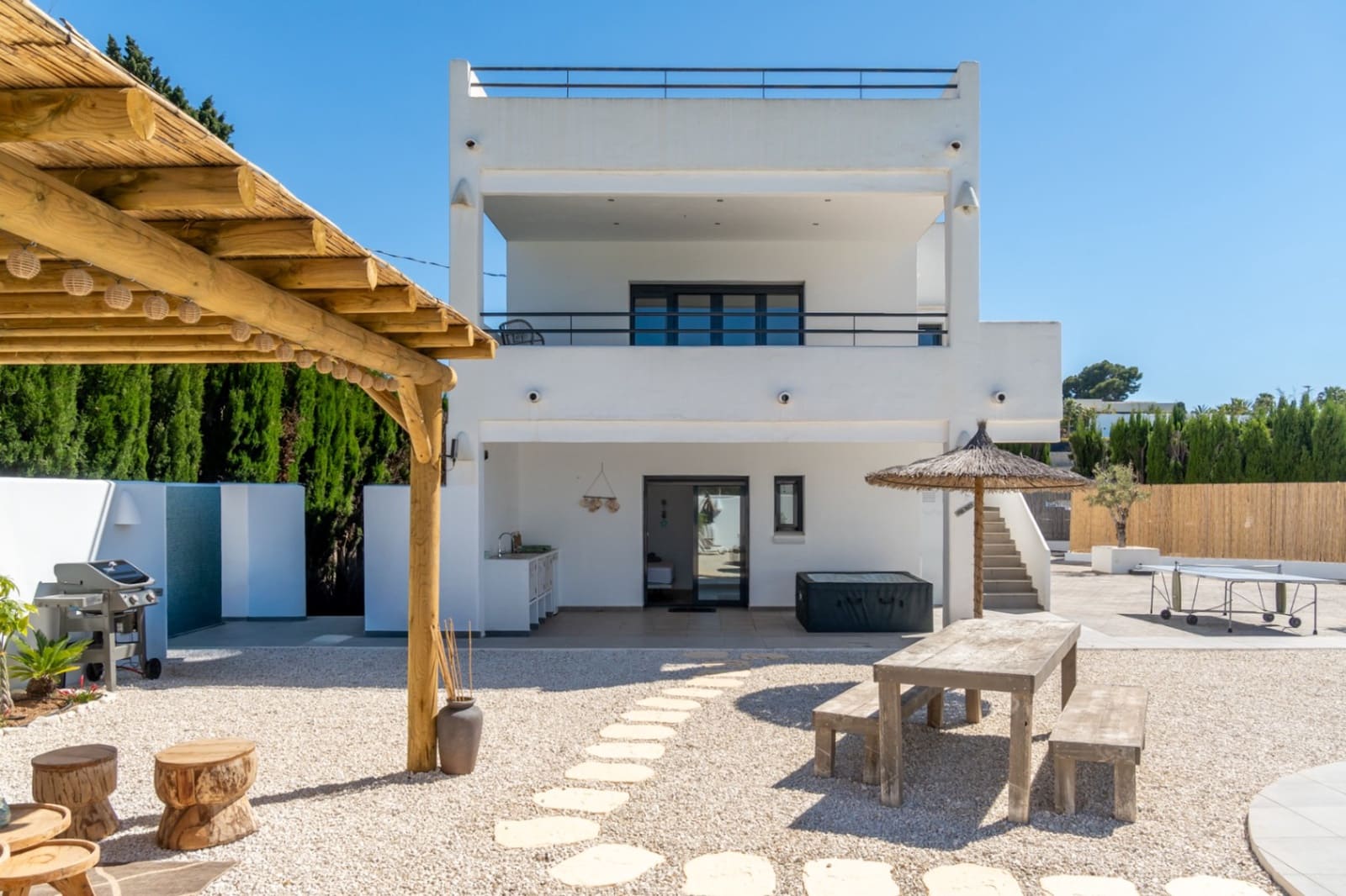6 slaapkamer Villa te koop in Arenal met zwembad garage - € 1.250.000 (Ref: 9997431)