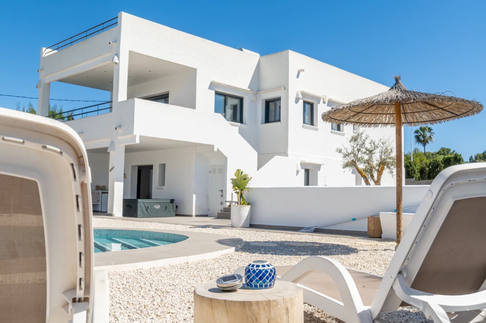 6 slaapkamer Villa te koop in Arenal met zwembad garage - € 1.250.000 (Ref: 9997431)