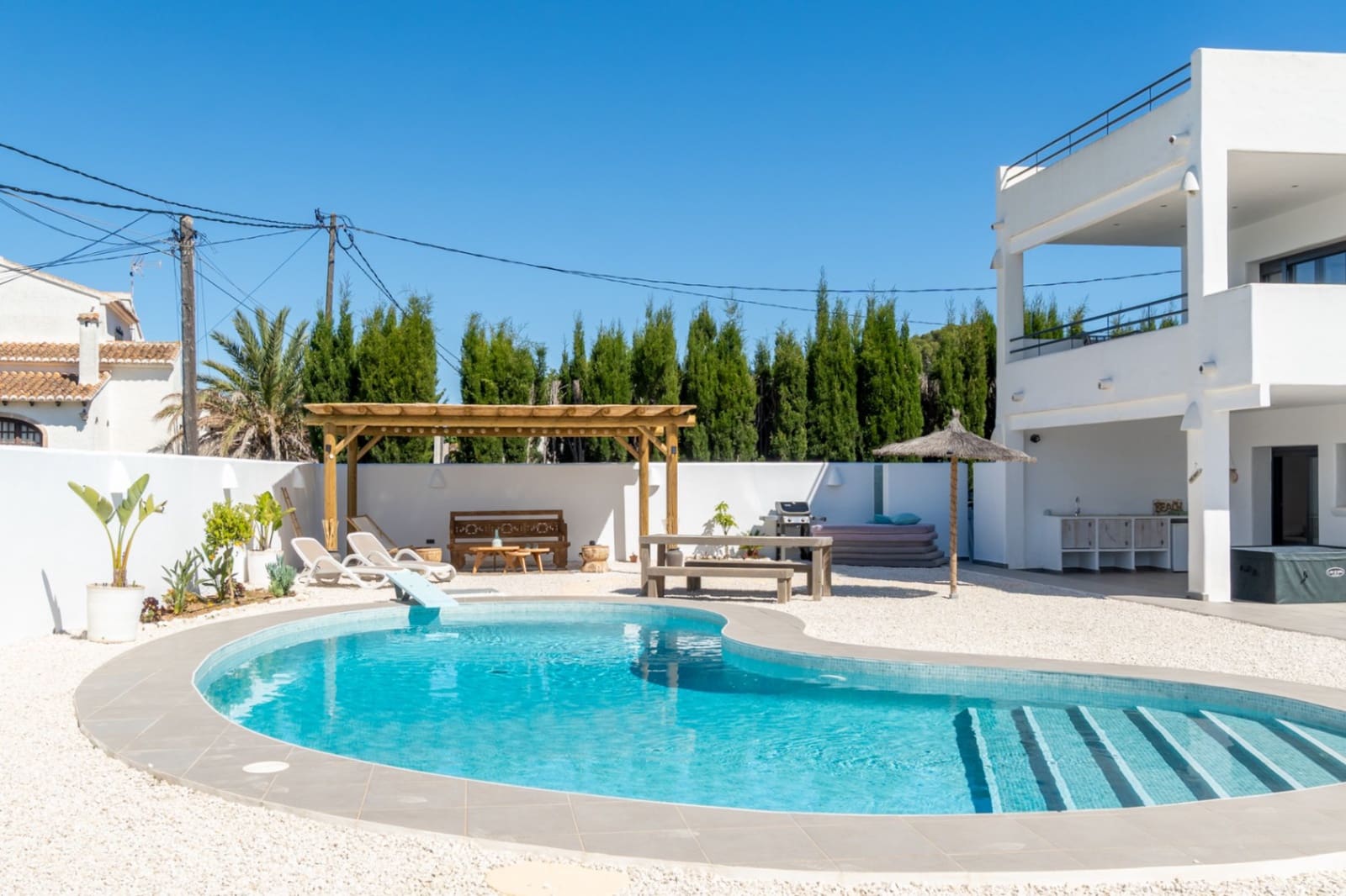 6 slaapkamer Villa te koop in Arenal met zwembad garage - € 1.250.000 (Ref: 9997431)