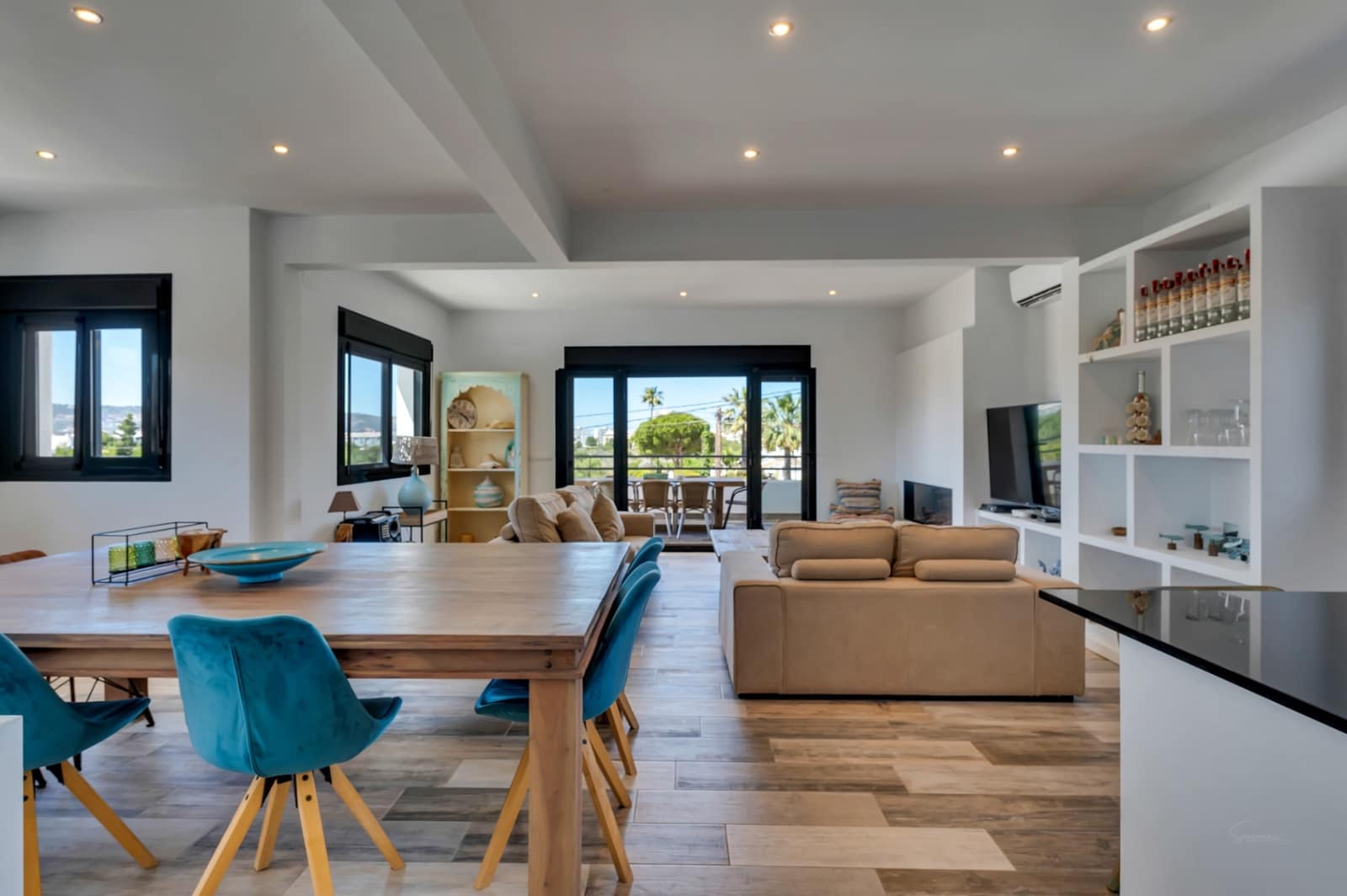 6 slaapkamer Villa te koop in Arenal met zwembad garage - € 1.250.000 (Ref: 9997431)