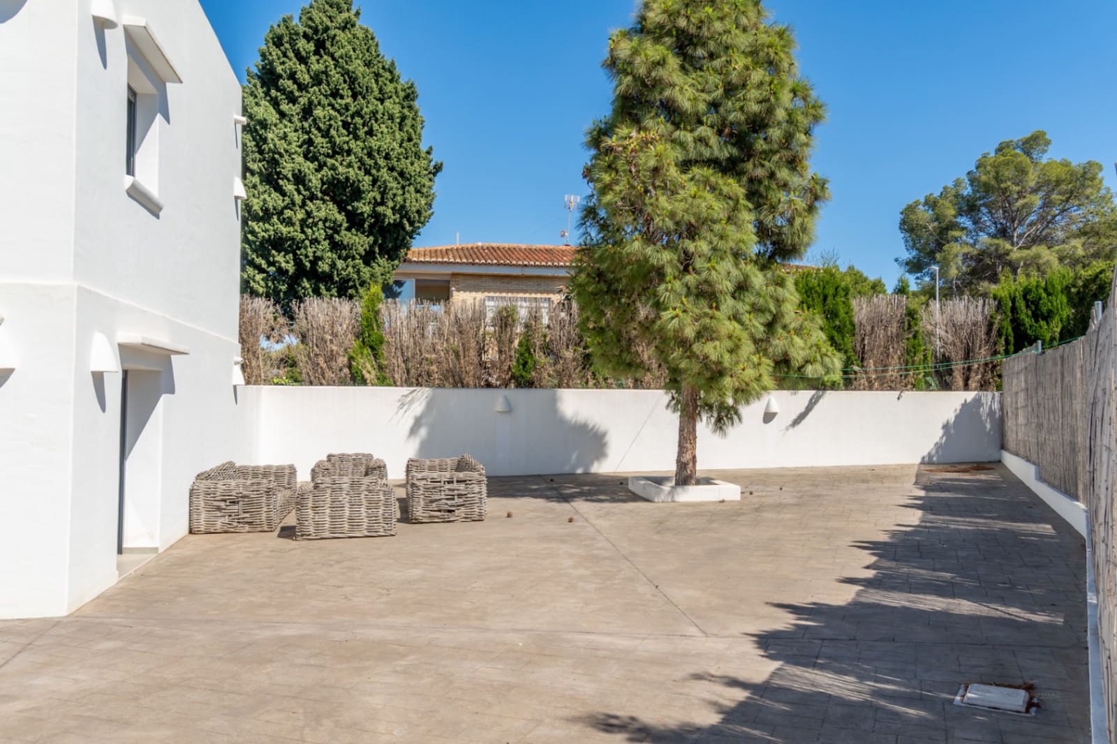 6 slaapkamer Villa te koop in Arenal met zwembad garage - € 1.250.000 (Ref: 9997431)