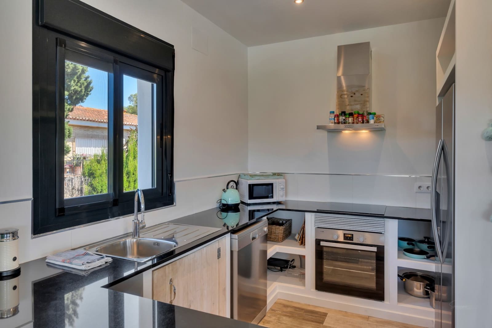 6 slaapkamer Villa te koop in Arenal met zwembad garage - € 1.250.000 (Ref: 9997431)