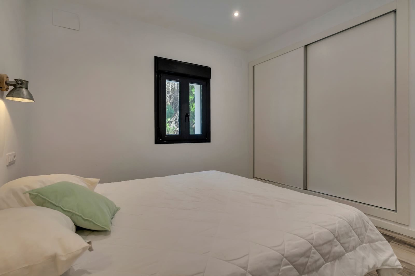 6 slaapkamer Villa te koop in Arenal met zwembad garage - € 1.250.000 (Ref: 9997431)