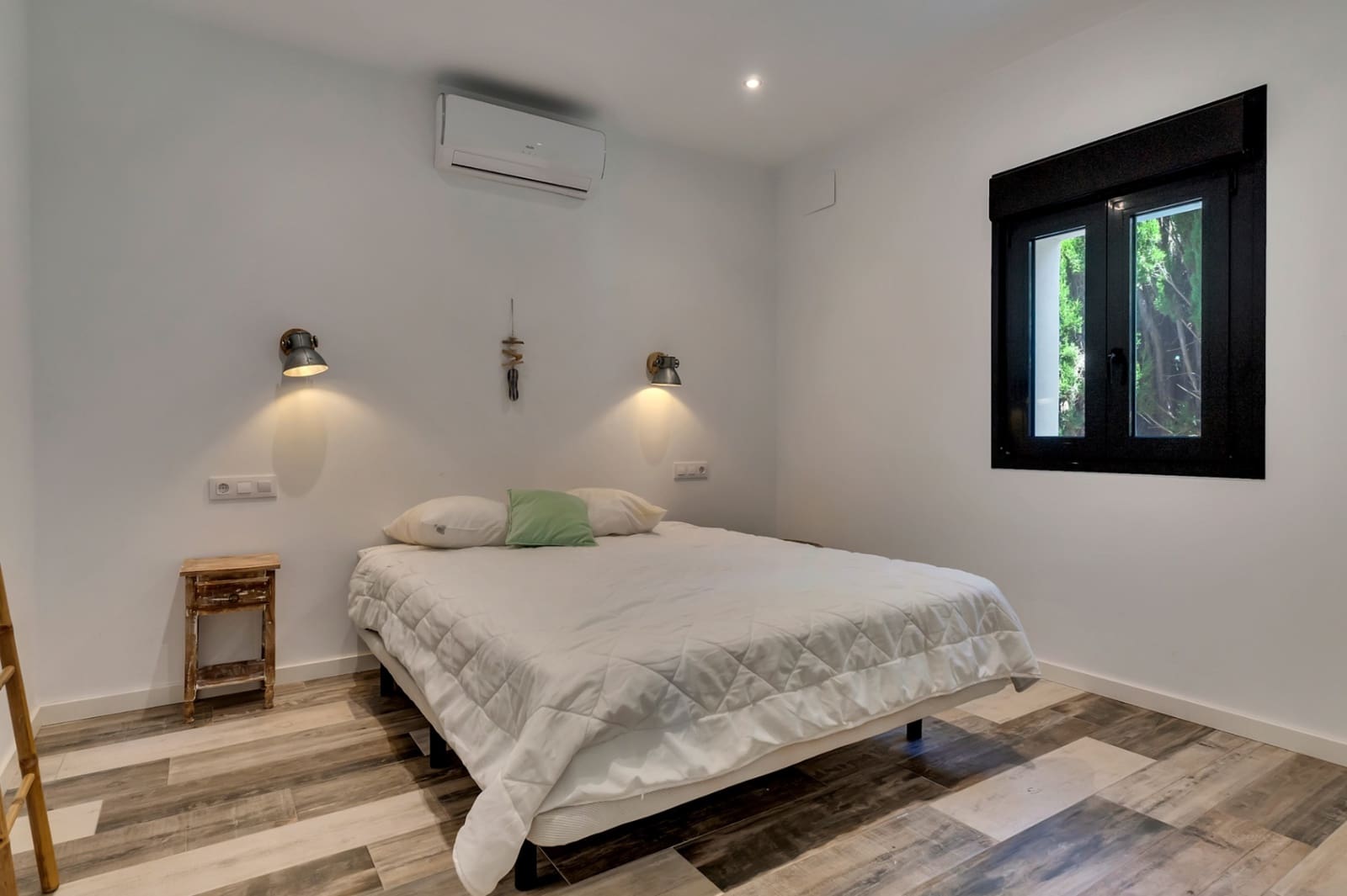 6 slaapkamer Villa te koop in Arenal met zwembad garage - € 1.250.000 (Ref: 9997431)