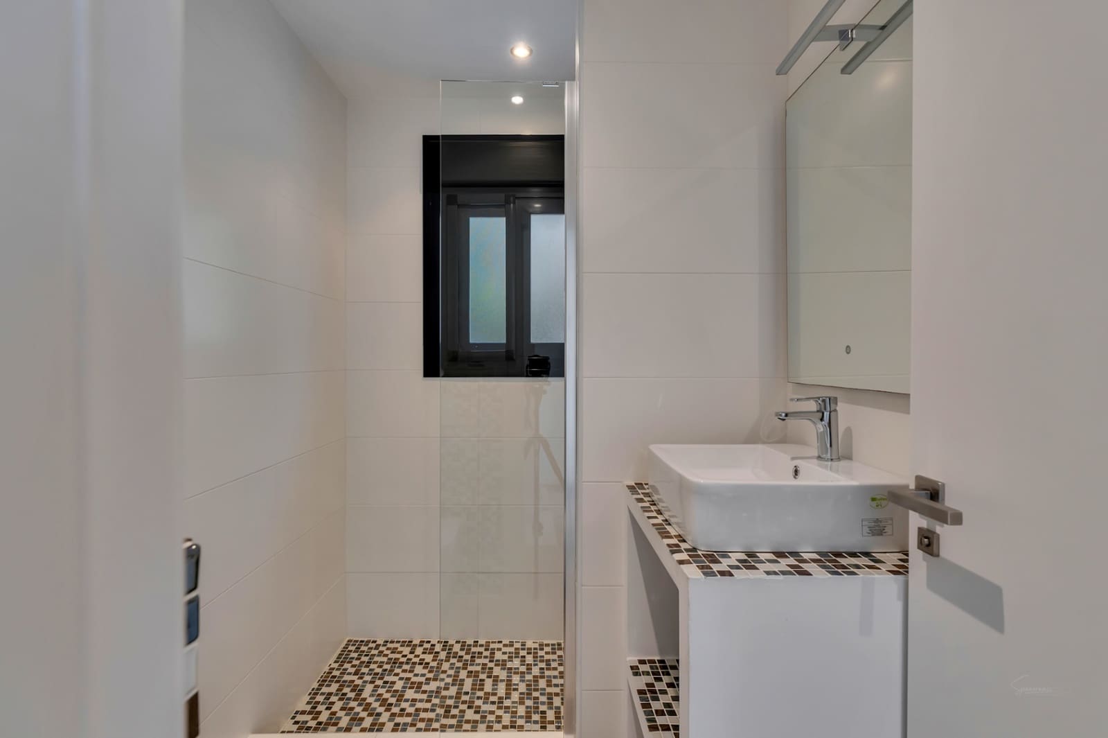 6 slaapkamer Villa te koop in Arenal met zwembad garage - € 1.250.000 (Ref: 9997431)