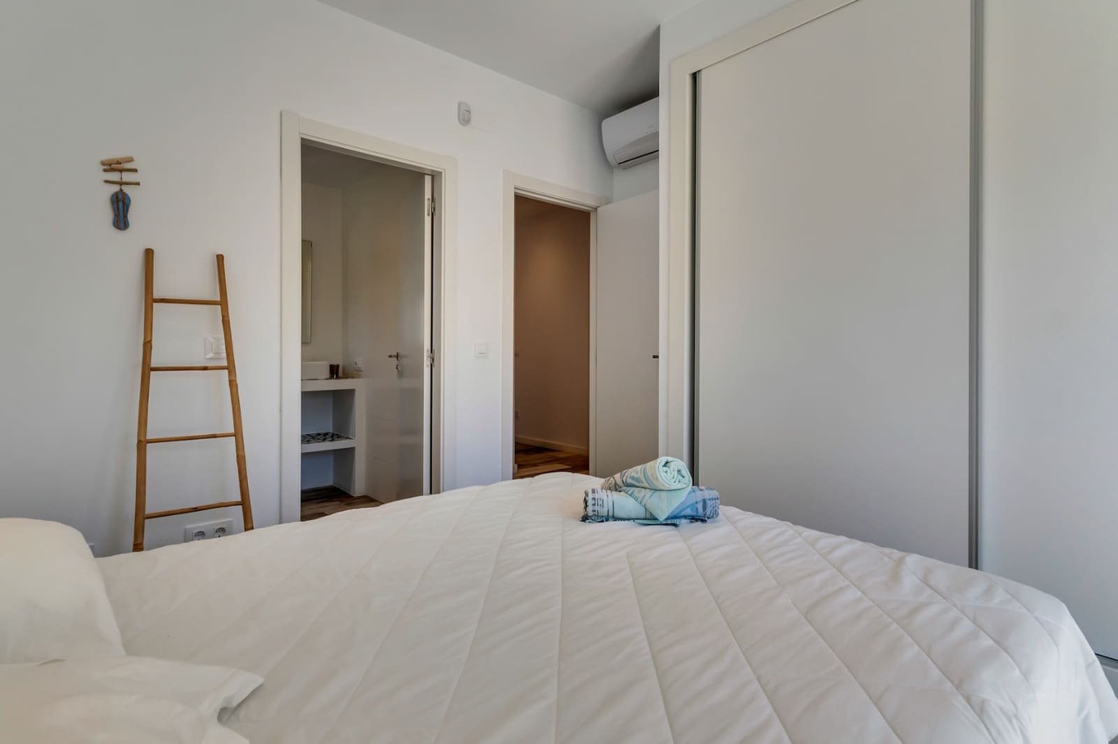 6 slaapkamer Villa te koop in Arenal met zwembad garage - € 1.250.000 (Ref: 9997431)