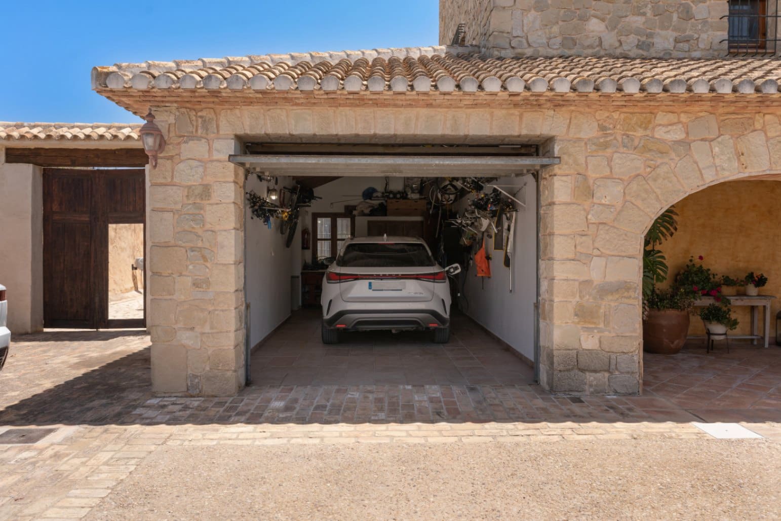 4 slaapkamer Villa te koop in Teulada met zwembad garage - € 4.200.000 (Ref: 9997437)