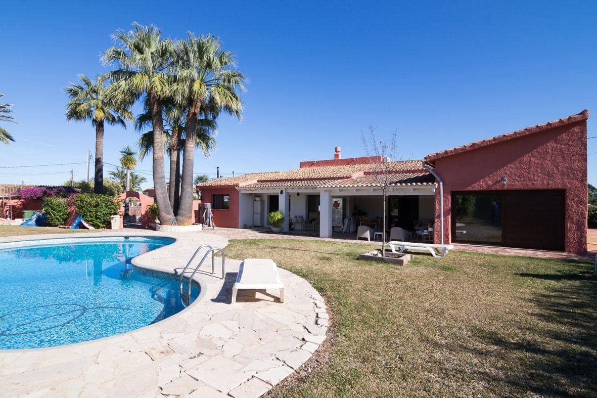4 bedroom Villa for sale in Denia with pool garage - € 895,000 (Ref: 9997468)