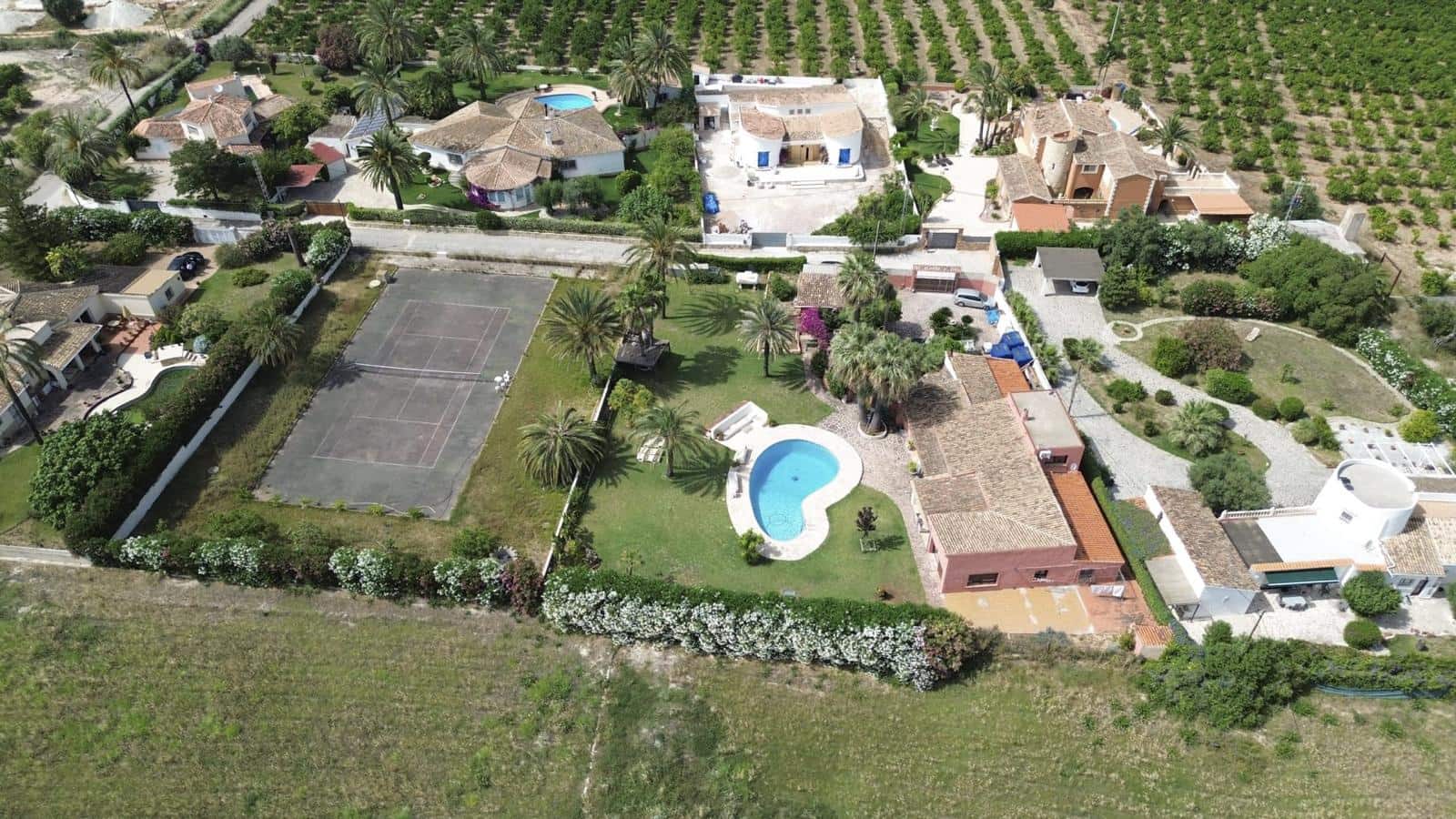 4 bedroom Villa for sale in Denia with pool garage - € 895,000 (Ref: 9997468)