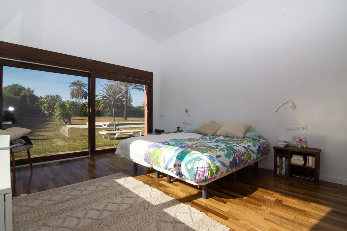 4 bedroom Villa for sale in Denia with pool garage - € 895,000 (Ref: 9997468)
