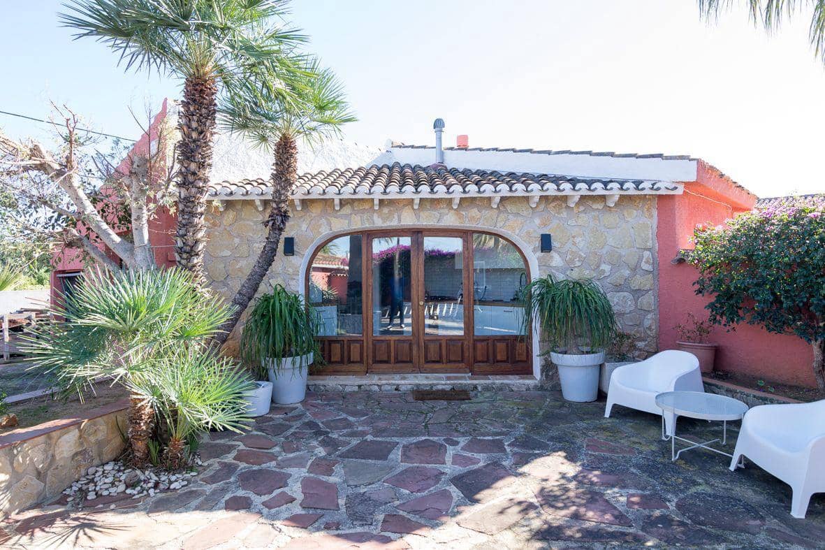 4 bedroom Villa for sale in Denia with pool garage - € 895,000 (Ref: 9997468)