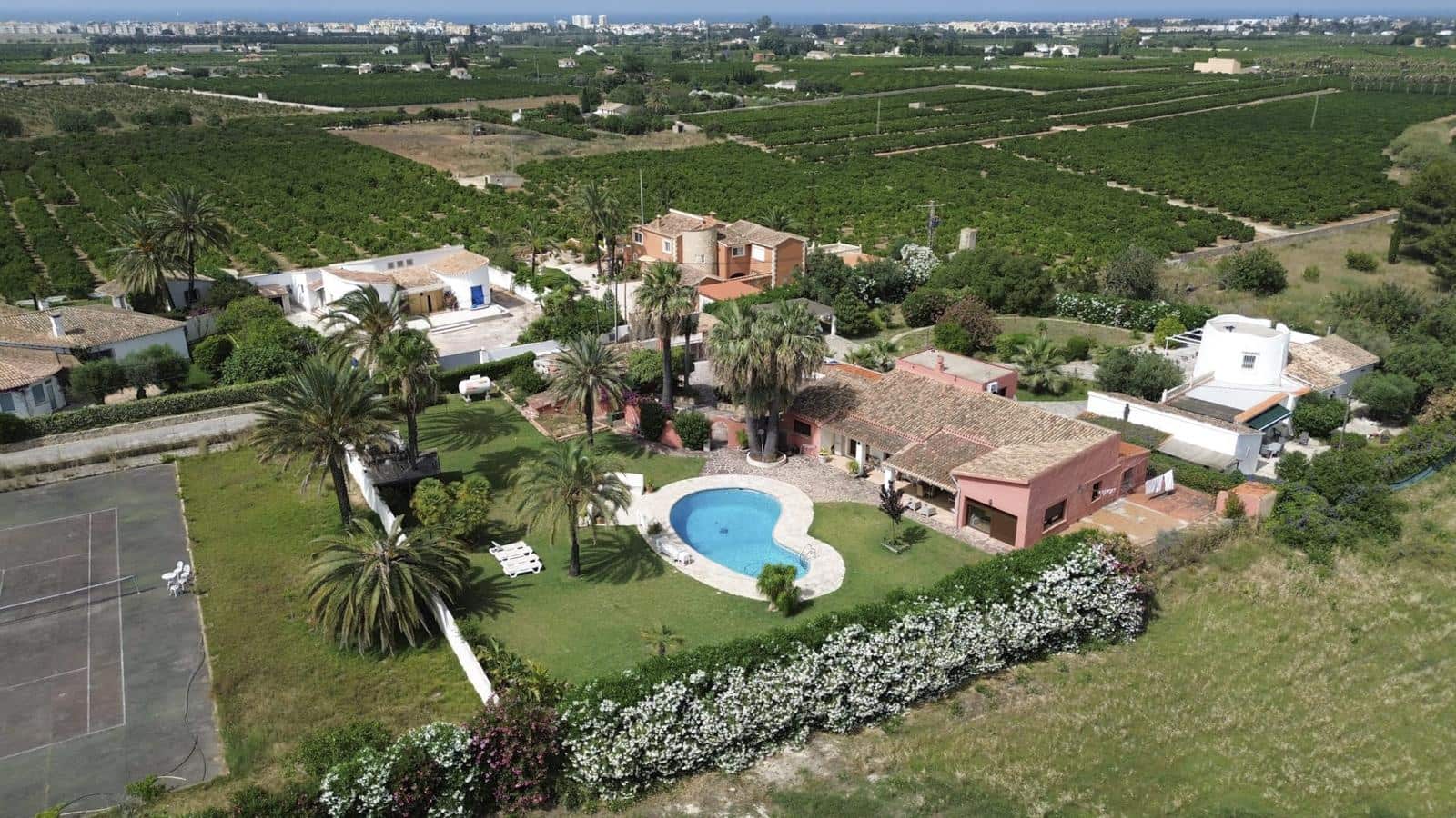 4 bedroom Villa for sale in Denia with pool garage - € 895,000 (Ref: 9997468)
