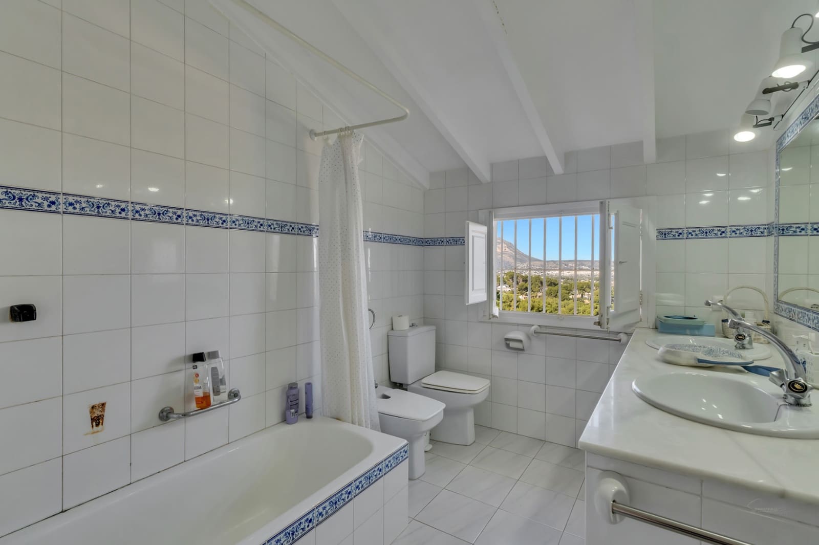 8 soverom Villa til salgs i Javea / Xabia med svømmebasseng garasje - € 2 350 000 (Ref: 9997472)
