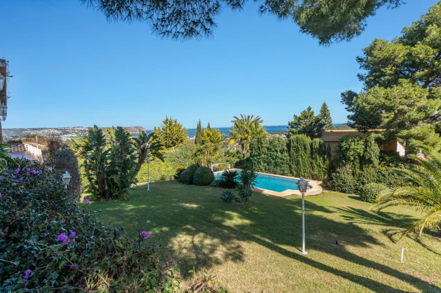 8 soverom Villa til salgs i Javea / Xabia med svømmebasseng garasje - € 2 350 000 (Ref: 9997472)