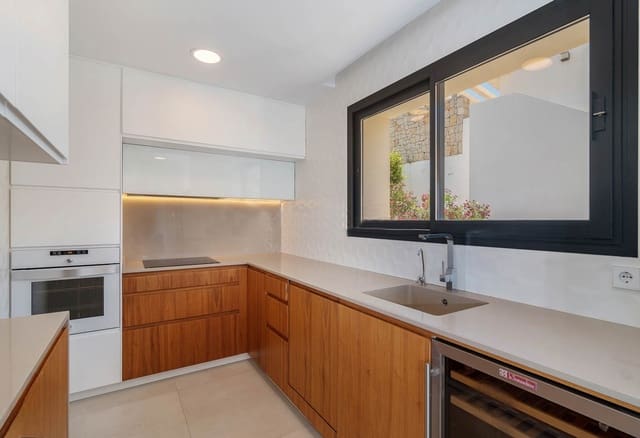 4 slaapkamer Villa te koop in Benitachell / Benitatxell met zwembad garage - € 1.150.000 (Ref: 9997477)