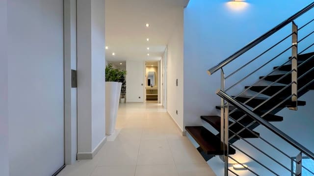 3 sypialnia Willa na sprzedaż w Altea z basenem garażem - 1 450 000 € (Ref: 9997478)