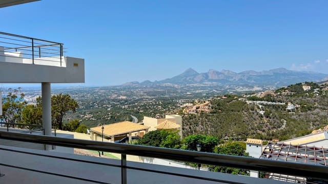 3 sypialnia Willa na sprzedaż w Altea z basenem garażem - 1 450 000 € (Ref: 9997478)