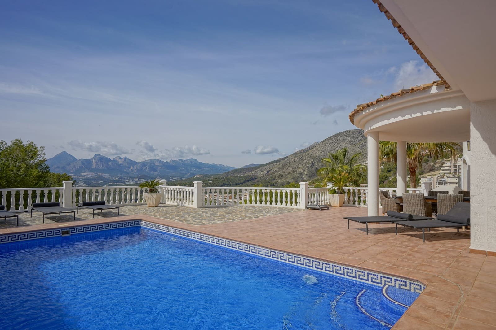 4 soverom Villa til salgs i Alhama Springs med svømmebasseng garasje - € 1 295 000 (Ref: 9997479)