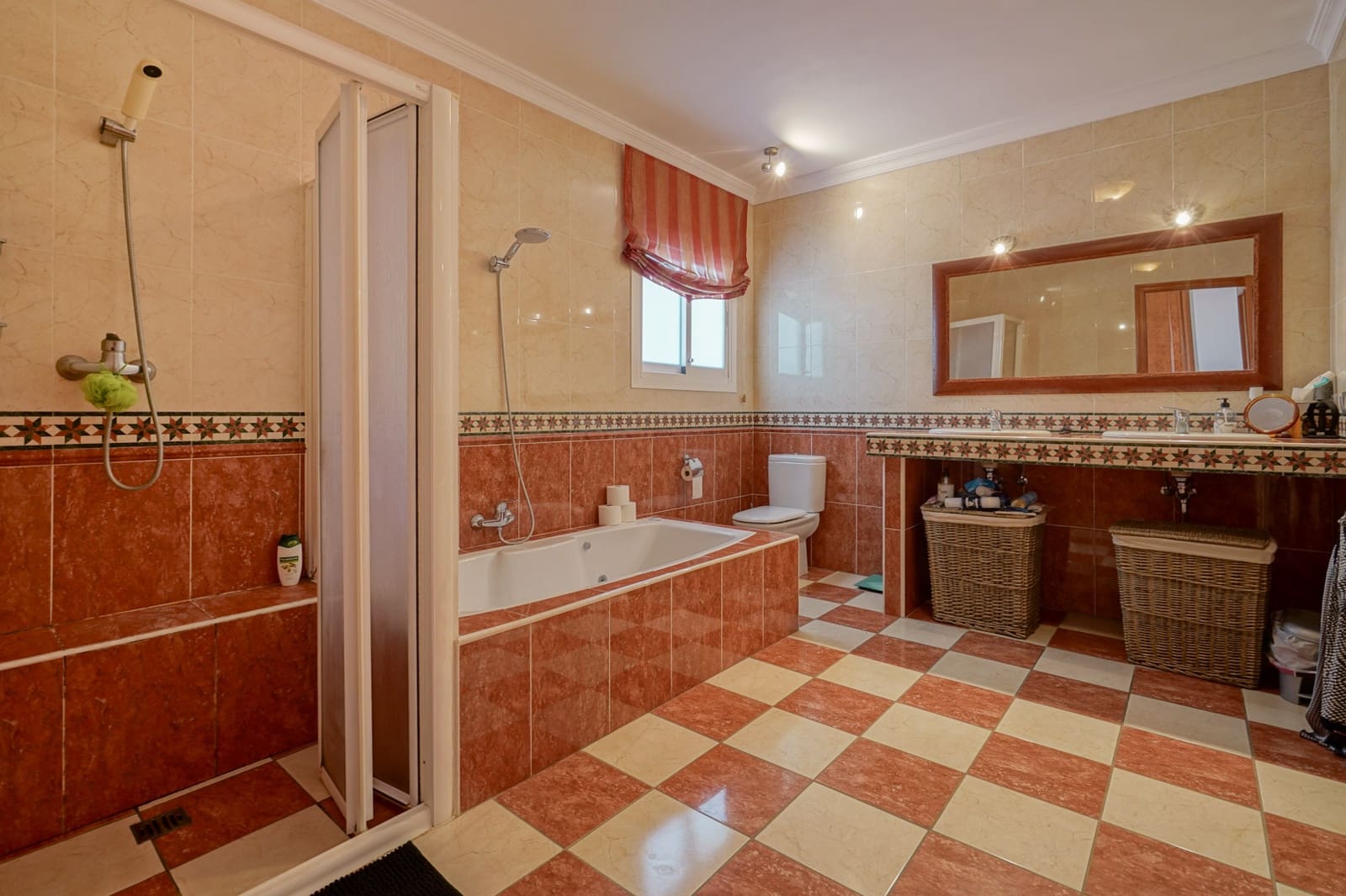 4 soverom Villa til salgs i Alhama Springs med svømmebasseng garasje - € 1 295 000 (Ref: 9997479)