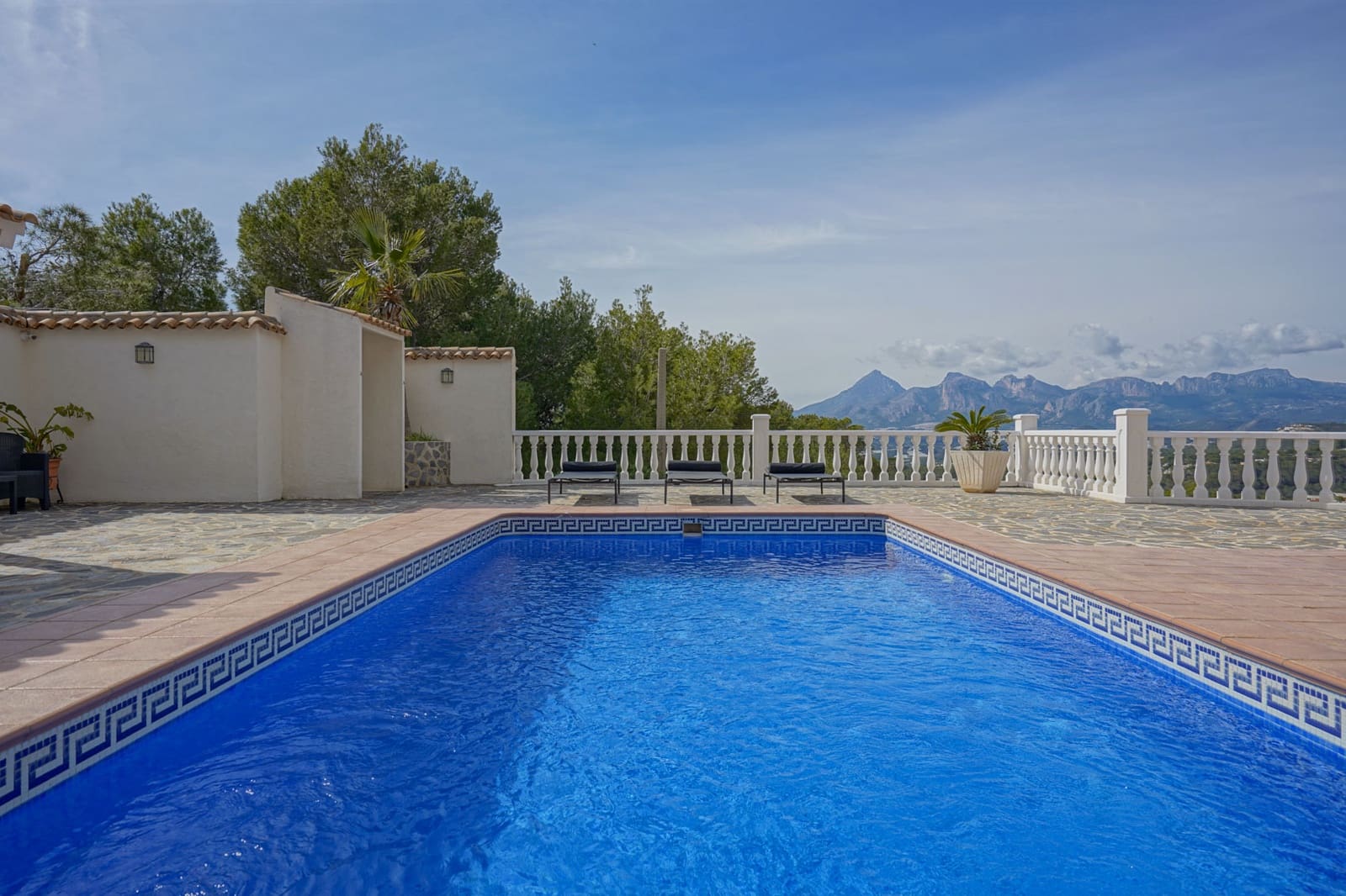 4 soverom Villa til salgs i Alhama Springs med svømmebasseng garasje - € 1 295 000 (Ref: 9997479)