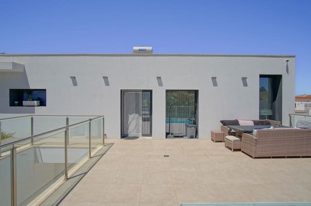 Chalet de 4 habitaciones en Cumbre del Sol, Benitachell / Benitatxell en venta con piscina garaje - 950.000 € (Ref: 9997496)