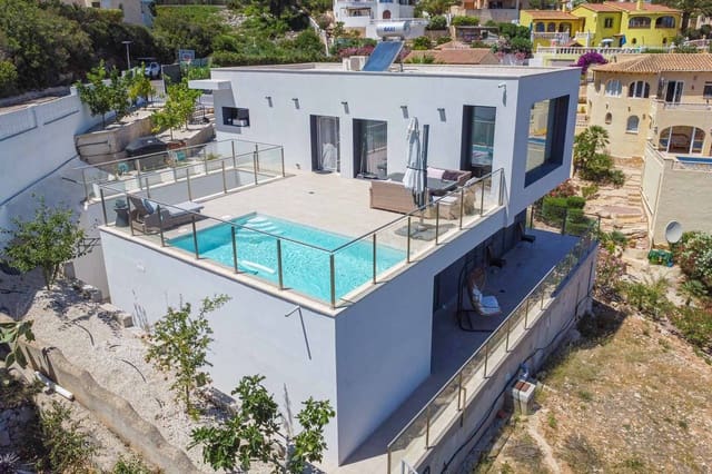 Chalet de 4 habitaciones en Cumbre del Sol, Benitachell / Benitatxell en venta con piscina garaje - 950.000 € (Ref: 9997496)