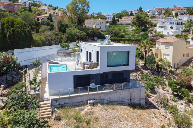 Chalet de 4 habitaciones en Cumbre del Sol, Benitachell / Benitatxell en venta con piscina garaje - 950.000 € (Ref: 9997496)