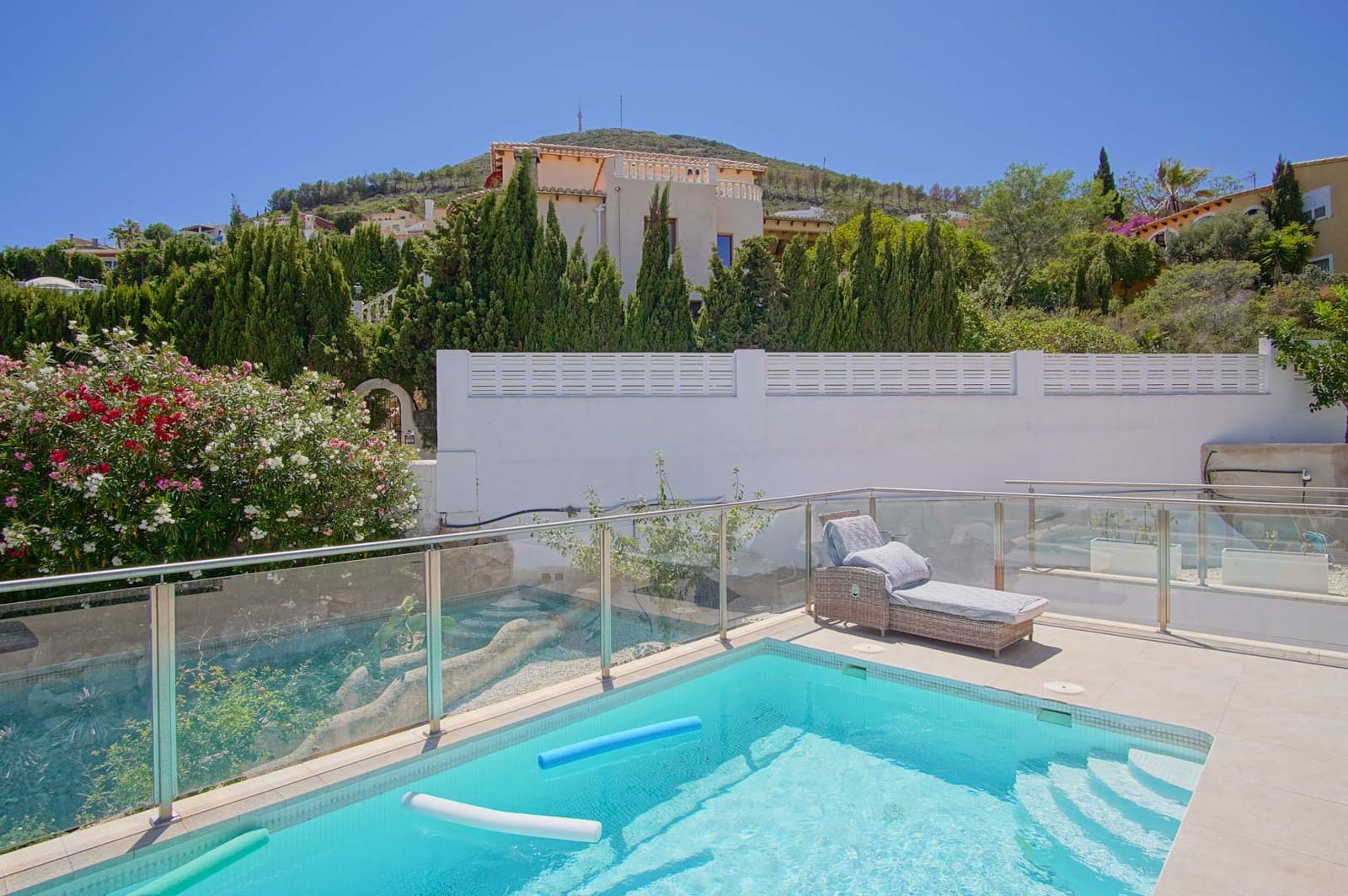 Chalet de 4 habitaciones en Cumbre del Sol en venta con piscina garaje - 950.000 € (Ref: 9997496)