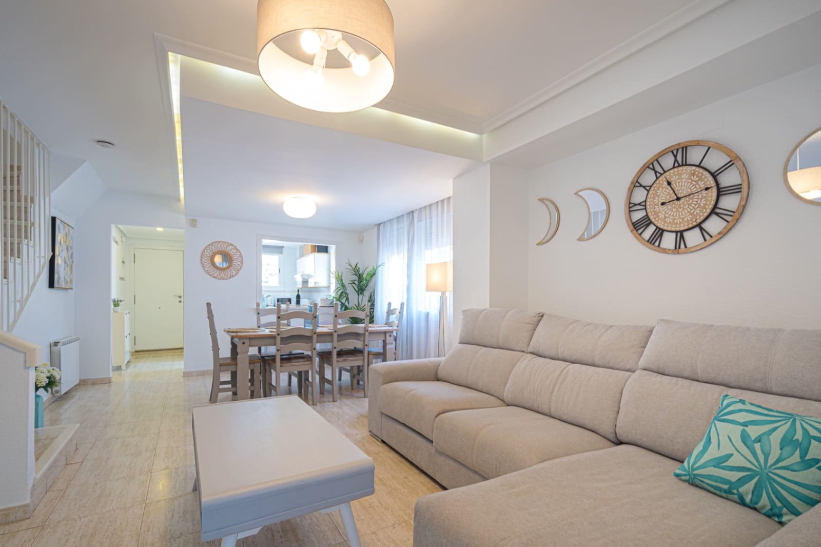 3 makuuhuone Rivitalo myytävänä paikassa Arenal mukana uima-altaan - 565 000 € (Ref: 9999286)