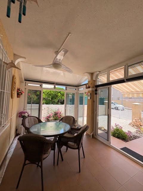 Chalet de 2 habitaciones en Orihuela Costa en venta con piscina garaje - 235.000 € (Ref: 10095457)