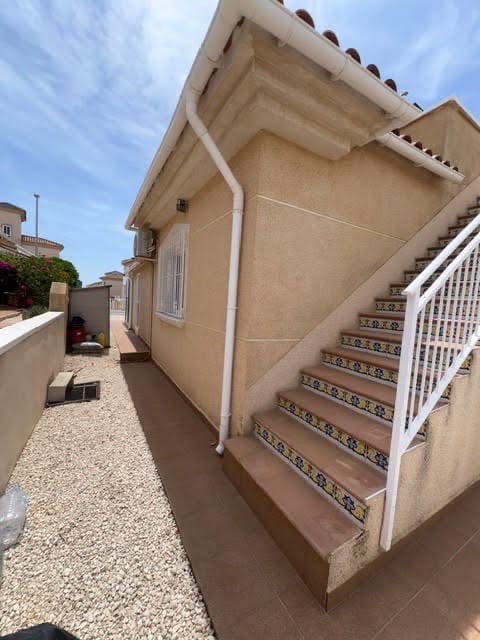 Chalet de 2 habitaciones en Orihuela Costa en venta con piscina garaje - 235.000 € (Ref: 10095457)