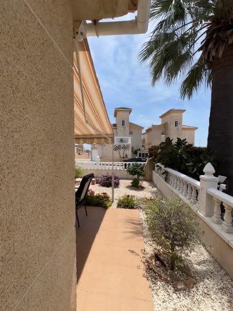 Chalet de 2 habitaciones en Orihuela Costa en venta con piscina garaje - 235.000 € (Ref: 10095457)