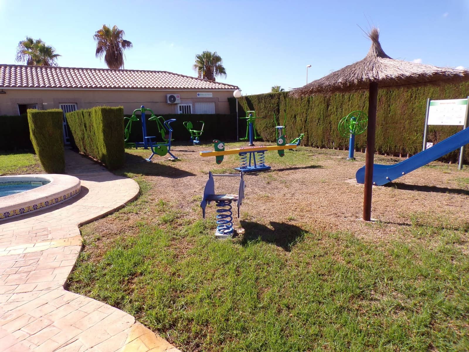 Chalet de 2 habitaciones en Orihuela Costa en venta con piscina garaje - 235.000 € (Ref: 10095457)
